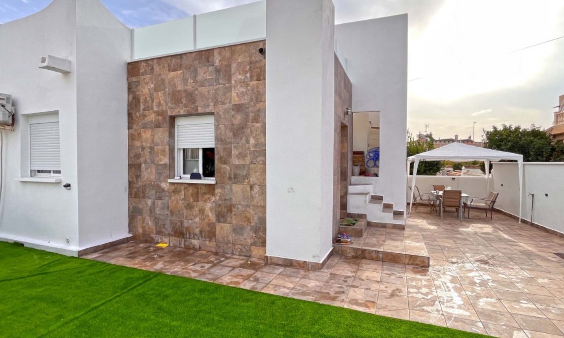 Segunda mano - Bungalow -
Orihuela Costa - Costa Blanca