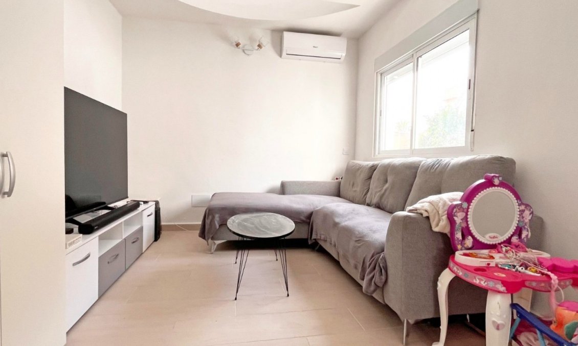 Segunda mano - Bungalow -
Orihuela Costa - Costa Blanca