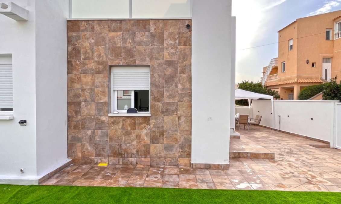 Segunda mano - Bungalow -
Orihuela Costa - Costa Blanca
