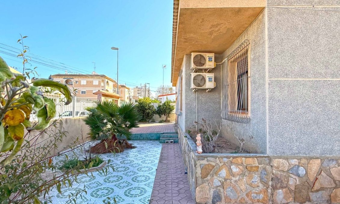 Segunda mano - Villa -
Torrevieja - Costa Blanca