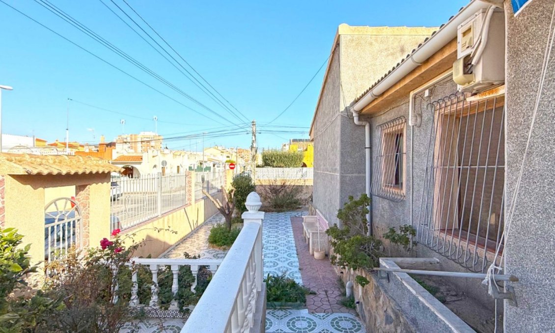Segunda mano - Villa -
Torrevieja - Costa Blanca