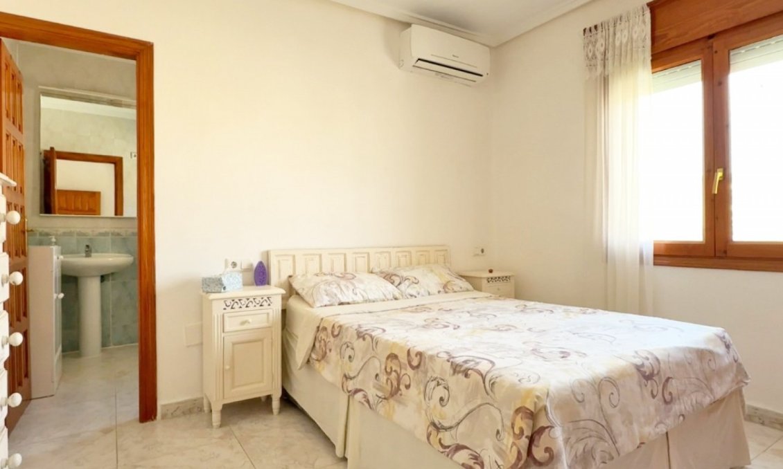 Segunda mano - Villa -
Ciudad Quesada - Costa Blanca