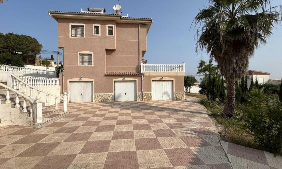 Segunda mano - Villa -
Ciudad Quesada - Costa Blanca
