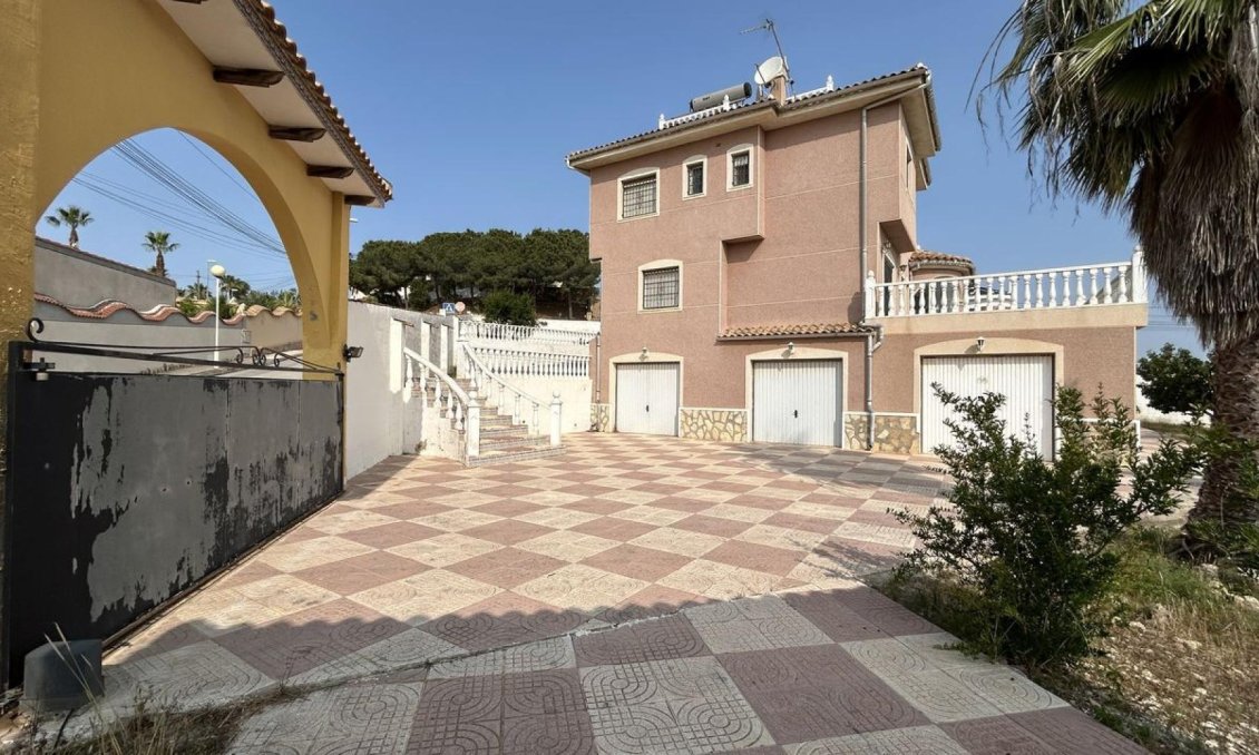 Segunda mano - Villa -
Ciudad Quesada - Costa Blanca