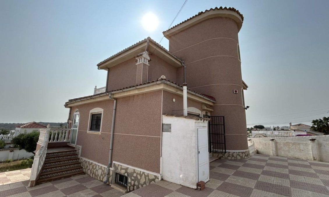 Segunda mano - Villa -
Ciudad Quesada - Costa Blanca