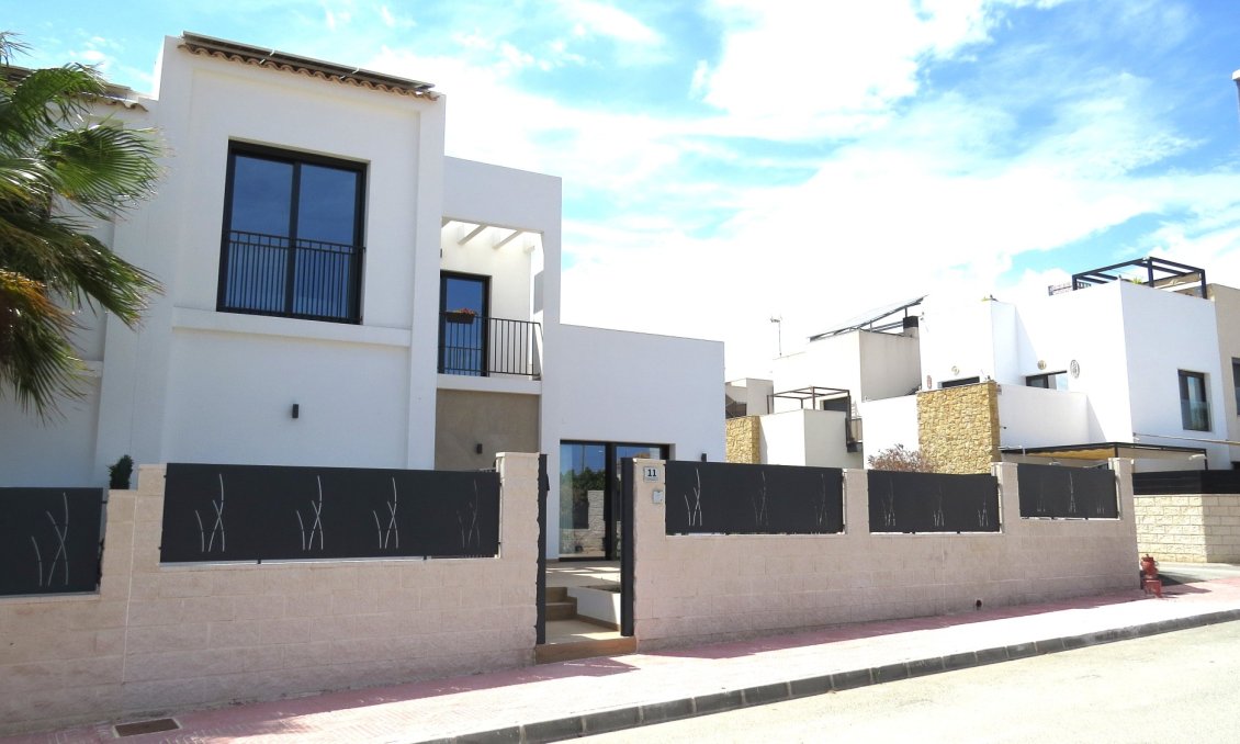 Segunda mano - Villa -
Ciudad Quesada - Costa Blanca