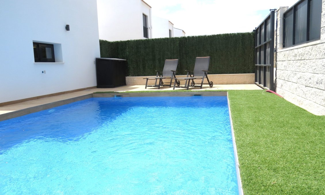 Segunda mano - Villa -
Ciudad Quesada - Costa Blanca