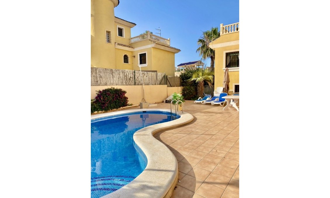 Wiederverkauf - Semi Detached -
Villamartin