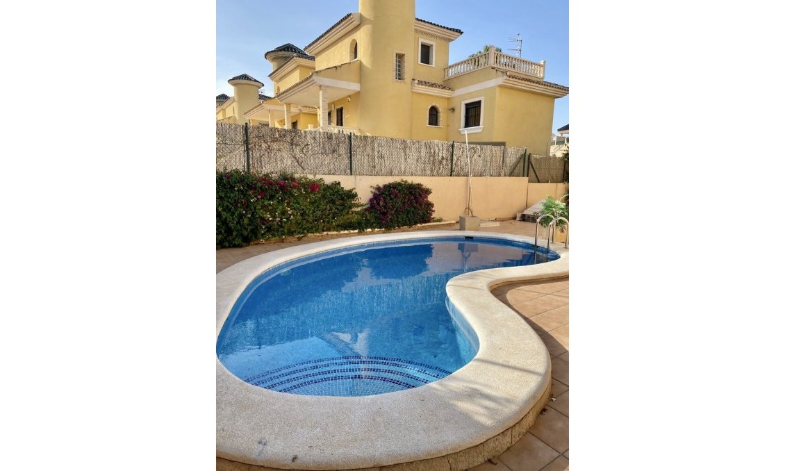Wiederverkauf - Semi Detached -
Villamartin