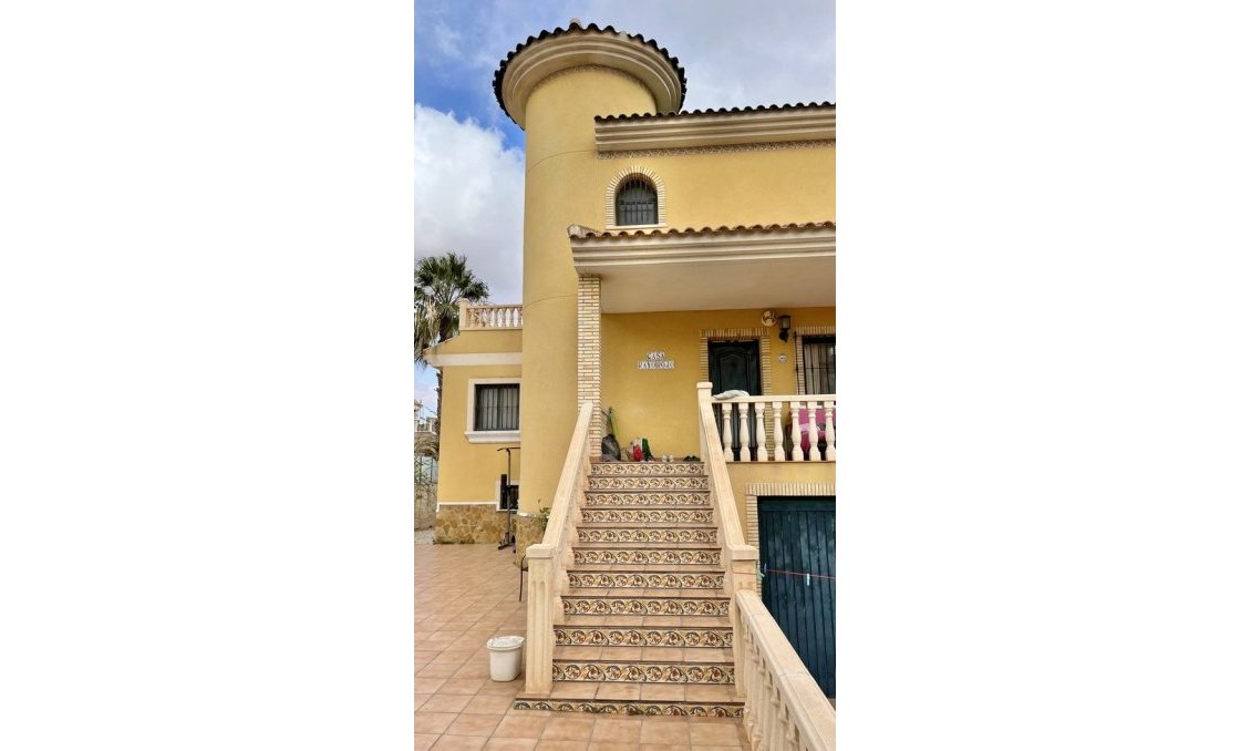 Wiederverkauf - Semi Detached -
Villamartin