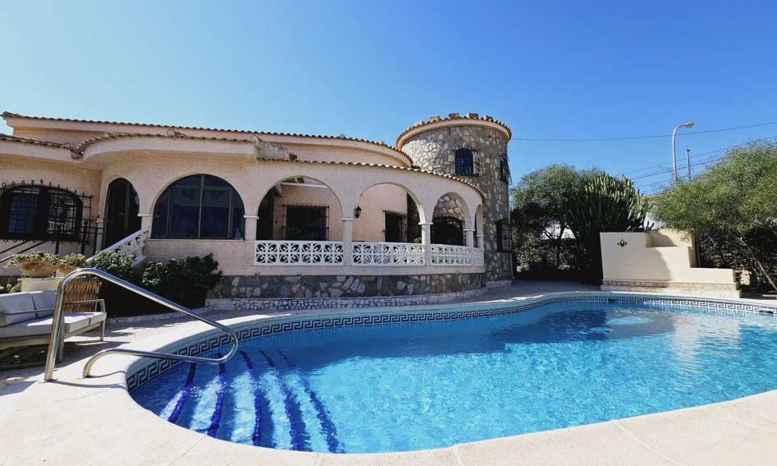 Segunda mano - Villa -
Ciudad Quesada - Costa Blanca