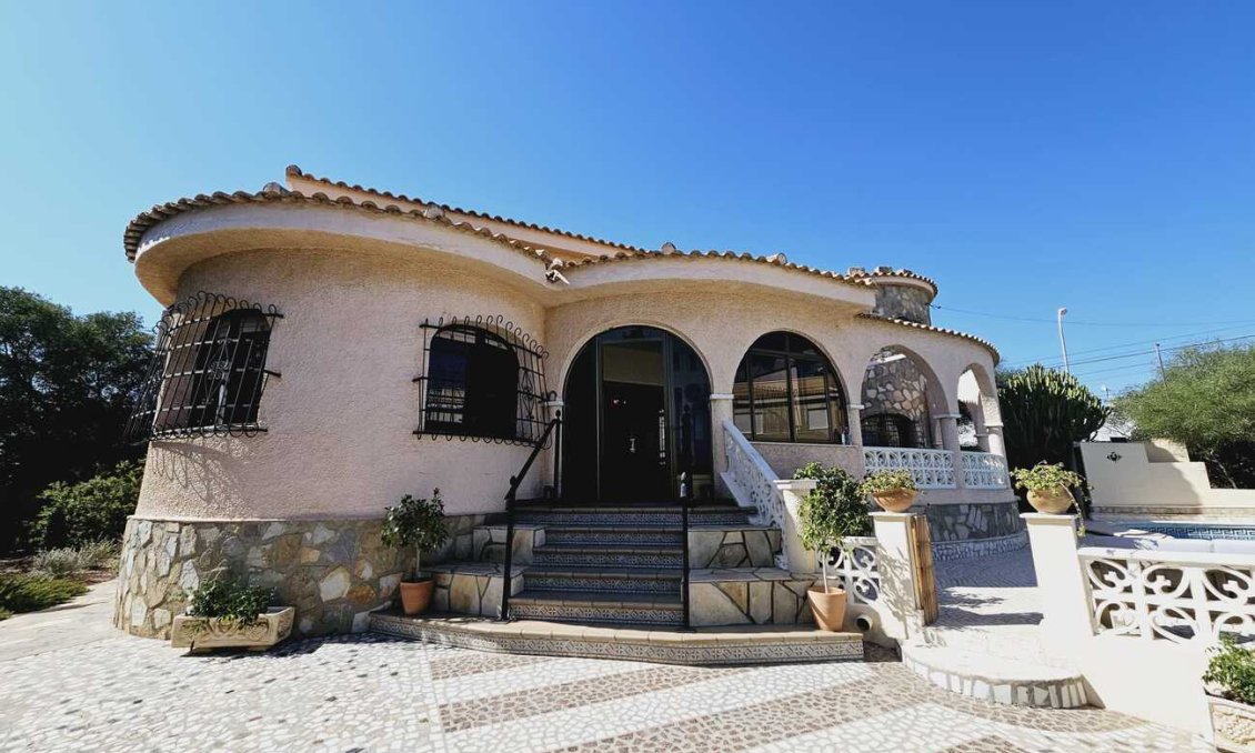 Segunda mano - Villa -
Ciudad Quesada - Costa Blanca