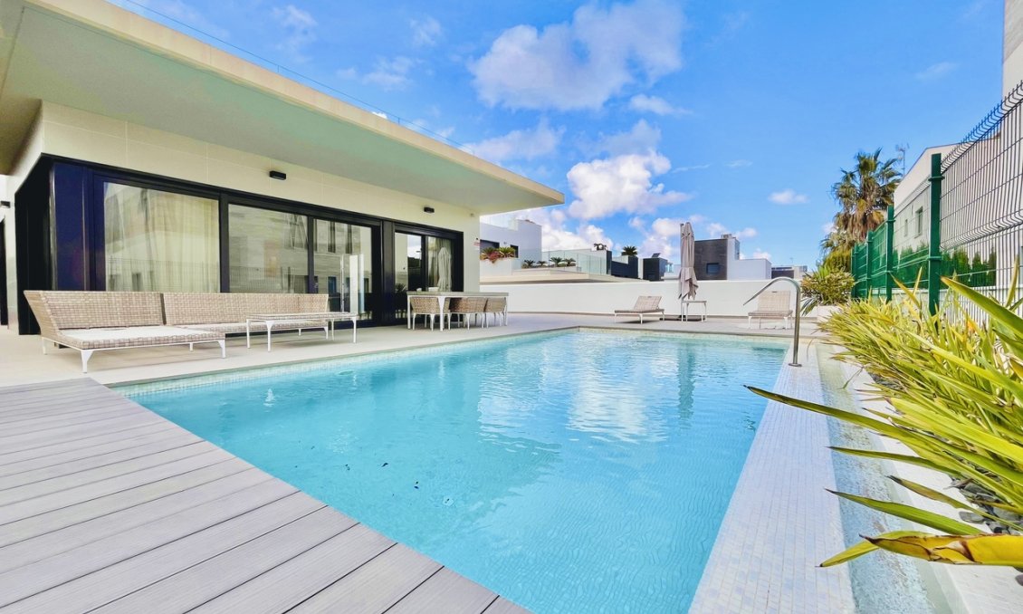 Segunda mano - Villa -
Dehesa de Campoamor - Costa Blanca