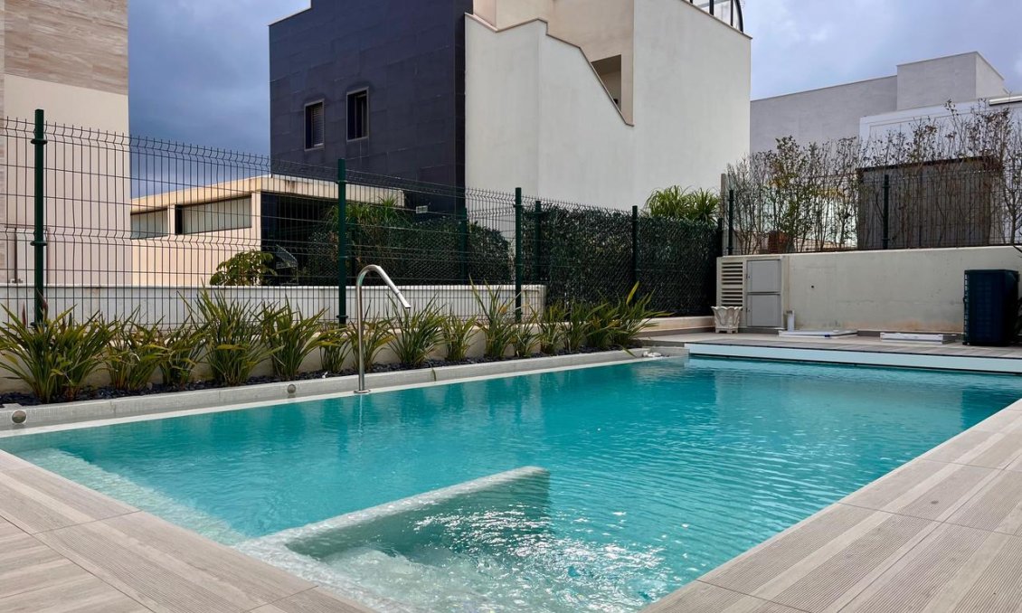 Segunda mano - Villa -
Dehesa de Campoamor - Costa Blanca