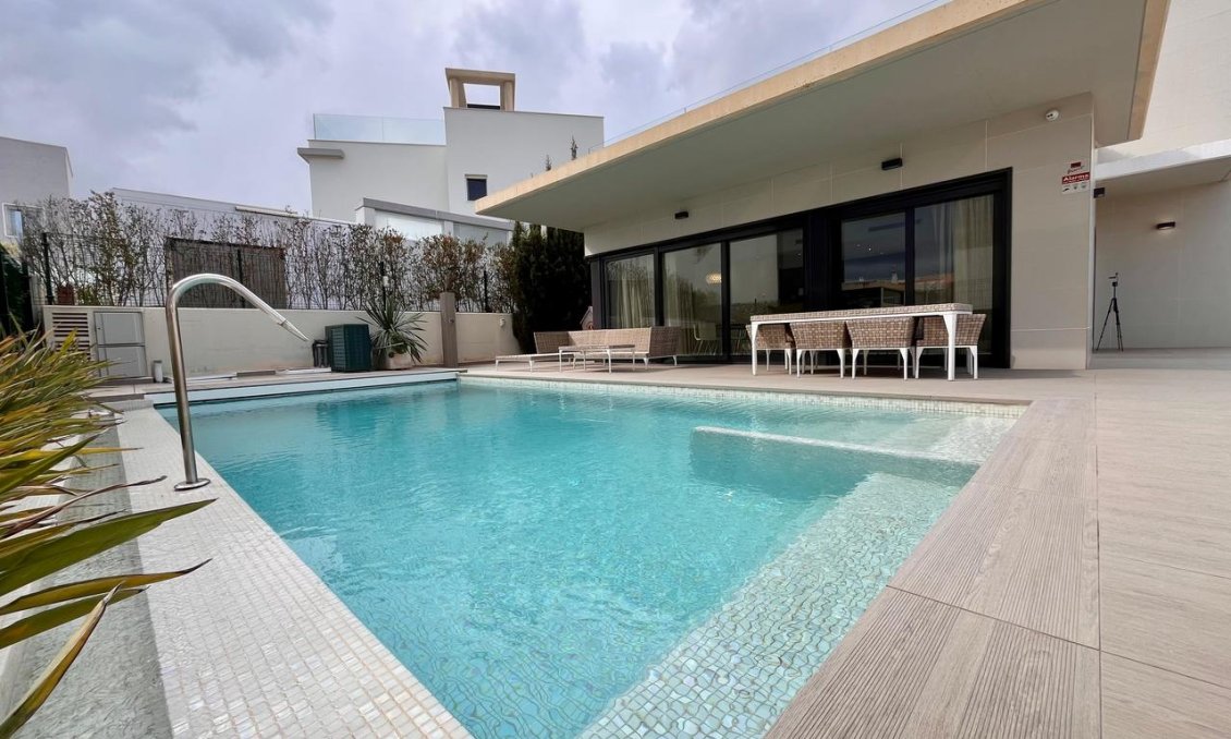Segunda mano - Villa -
Dehesa de Campoamor - Costa Blanca
