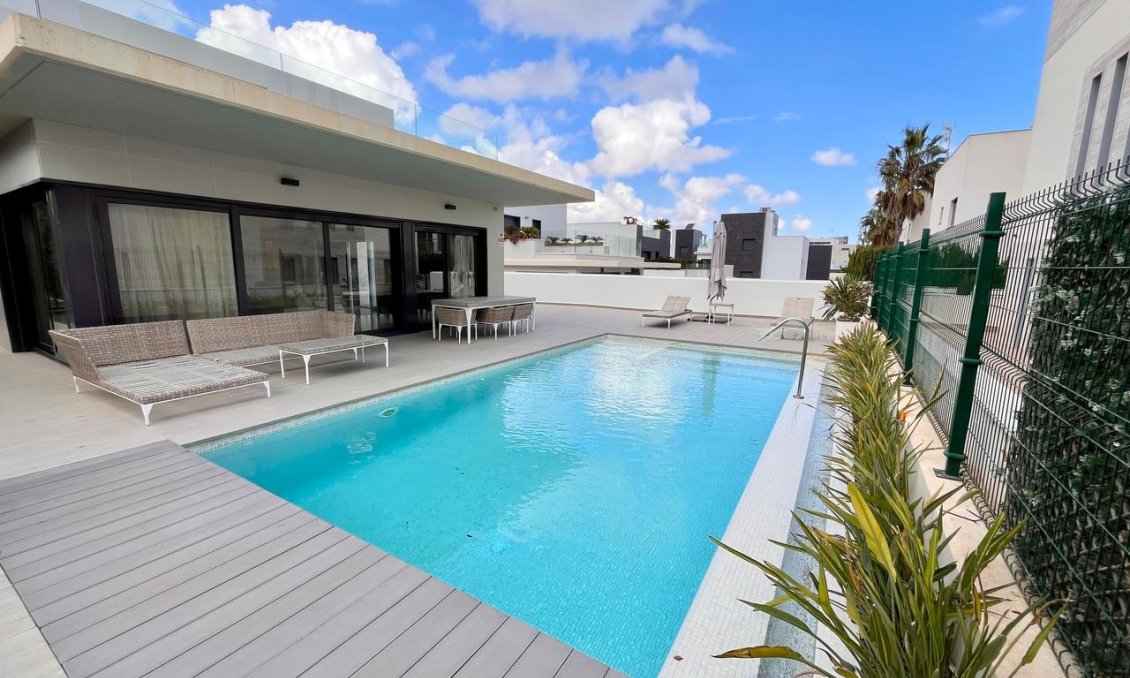 Segunda mano - Villa -
Dehesa de Campoamor - Costa Blanca