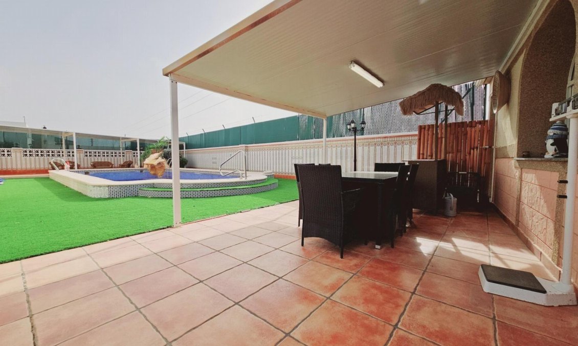 Resale - Villa -
Torrevieja - La Siesta - El Salado - Torreta