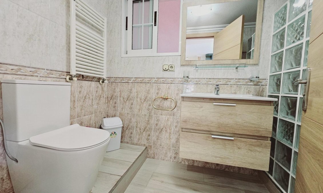 Resale - Villa -
Torrevieja - La Siesta - El Salado - Torreta