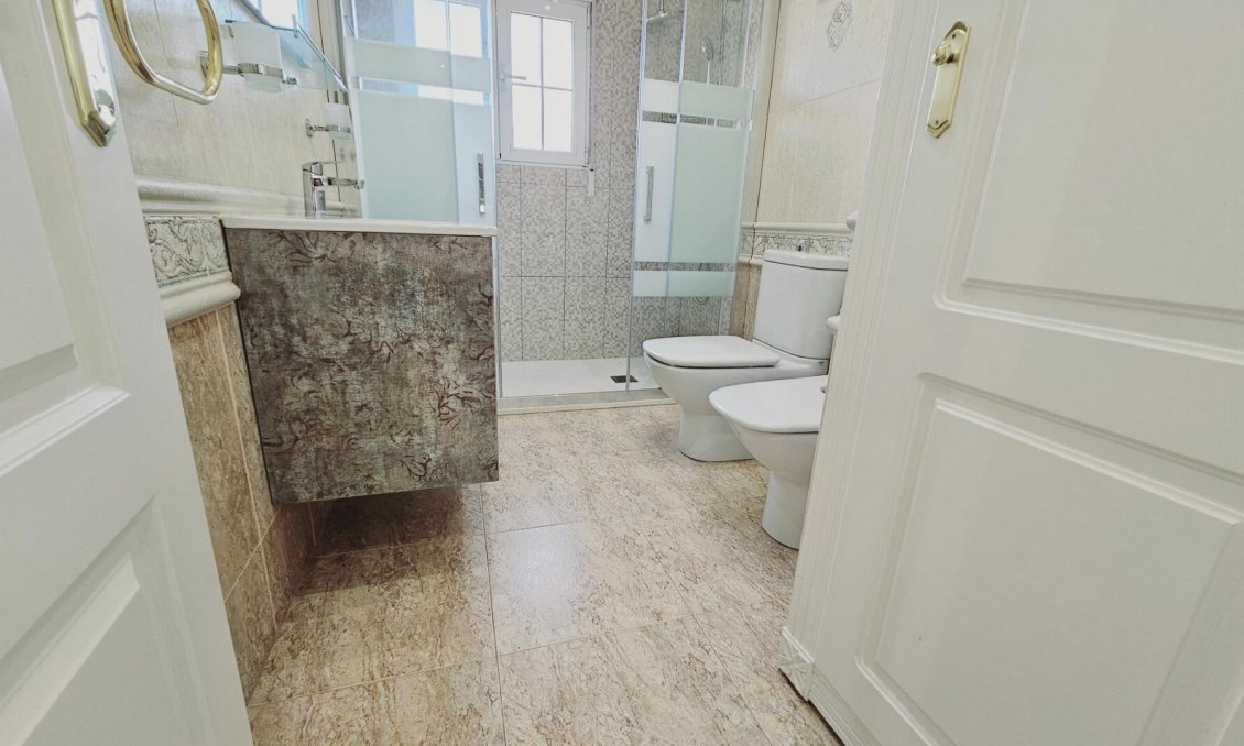 Resale - Villa -
Torrevieja - La Siesta - El Salado - Torreta