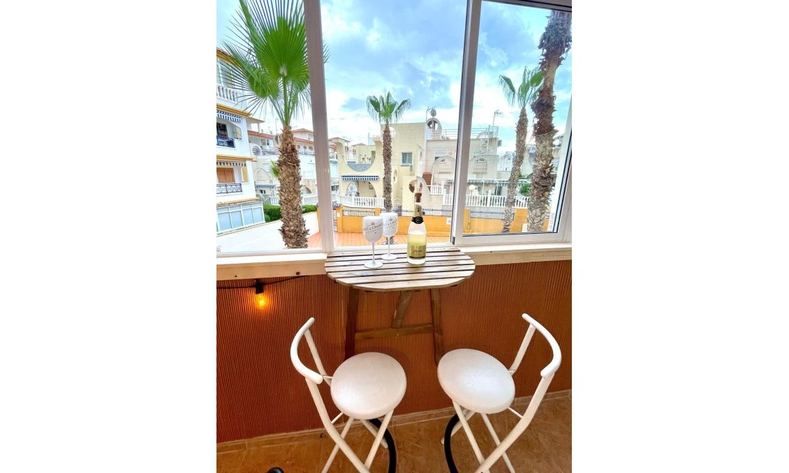 Segunda mano - Apartamento -
Torrevieja - La Mata