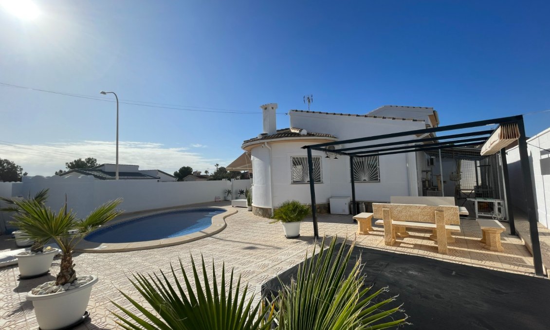 Segunda mano - Villa -
Ciudad Quesada - Costa Blanca