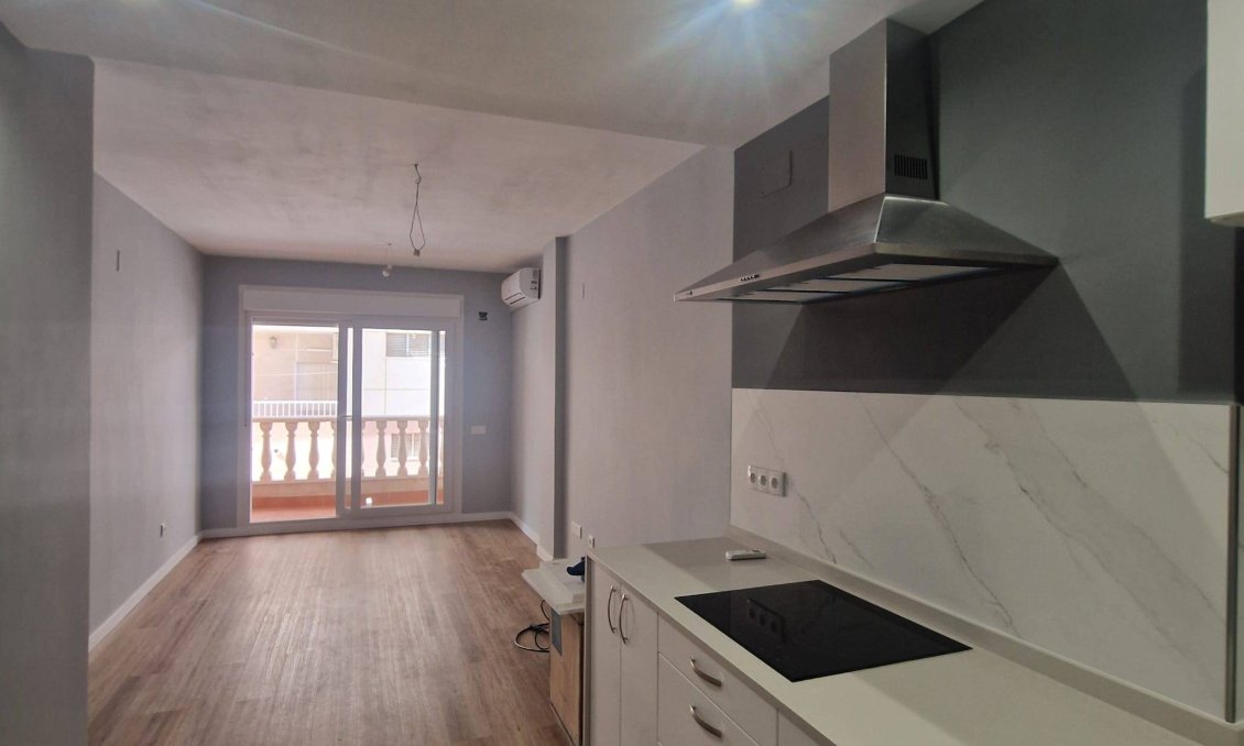 Segunda mano - Apartamento -
Torrevieja - La Mata Pueblo