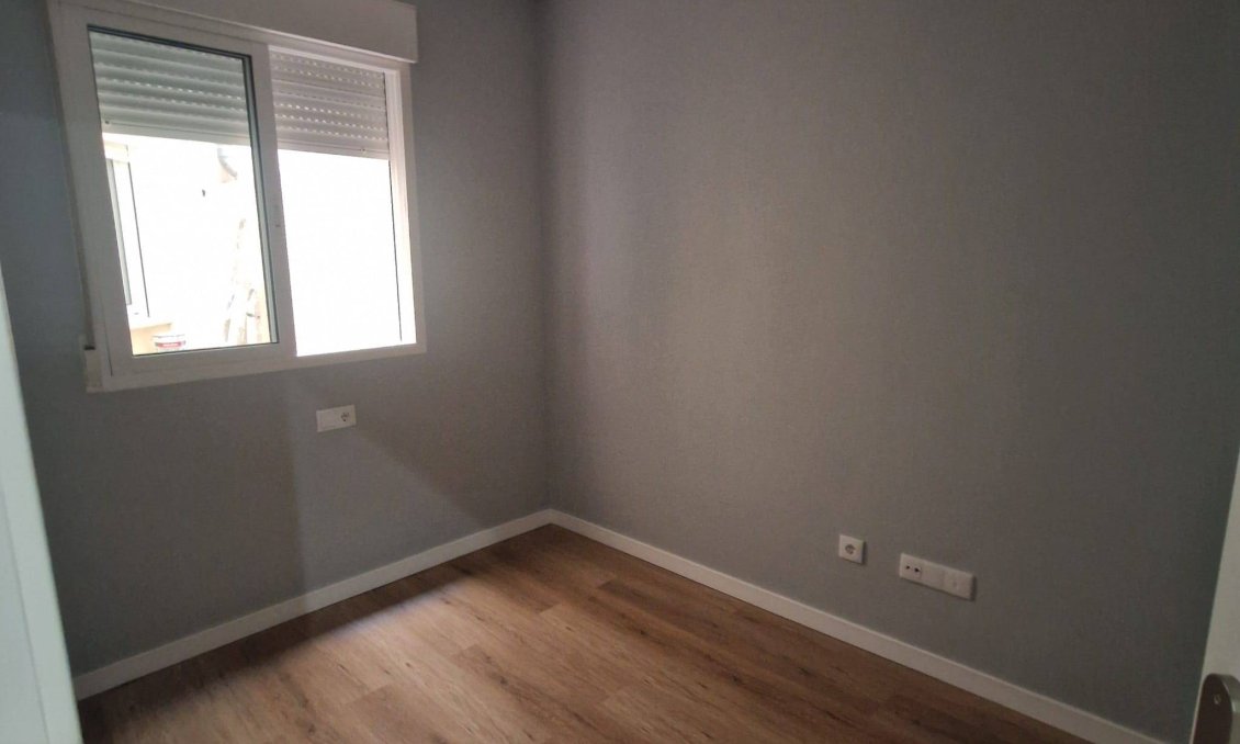 Segunda mano - Apartamento -
Torrevieja - La Mata Pueblo