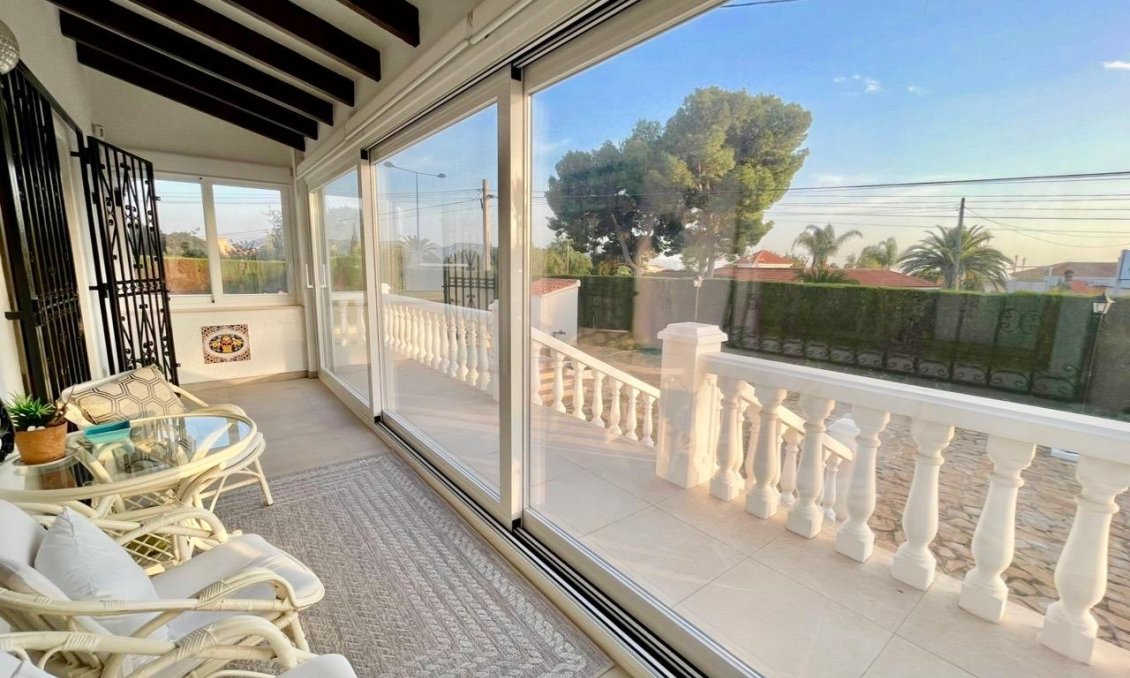 Revente - Villa -
Benidorm - Urbanizaciones