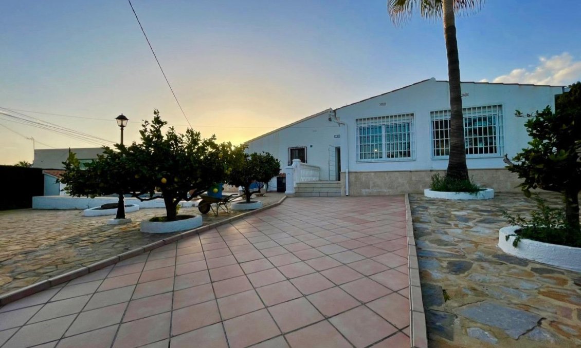 Revente - Villa -
Benidorm - Urbanizaciones