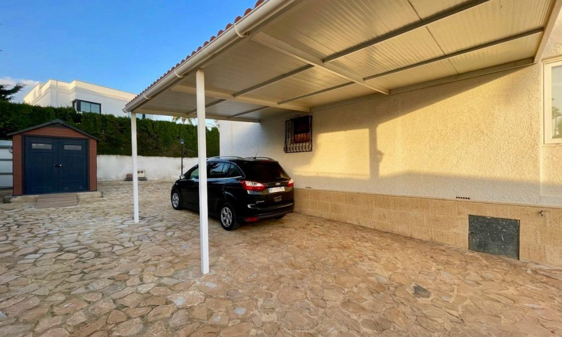 Revente - Villa -
Benidorm - Urbanizaciones