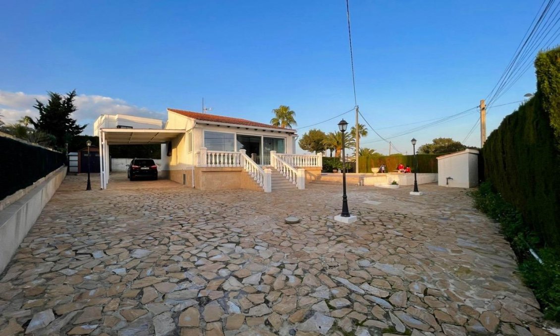Revente - Villa -
Benidorm - Urbanizaciones