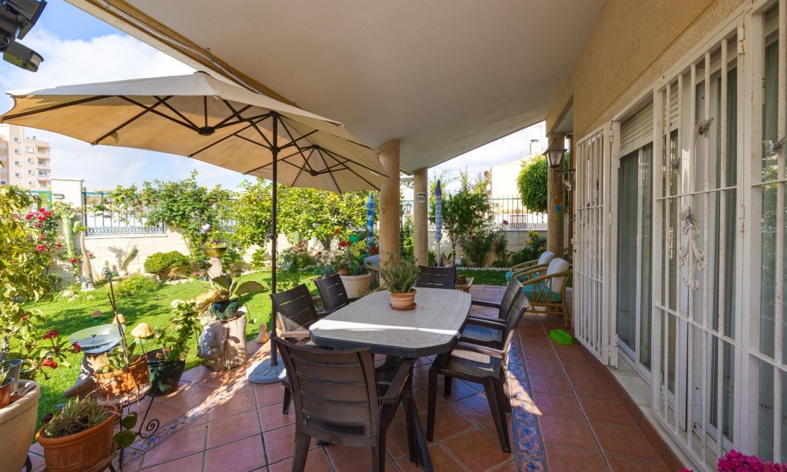 Segunda mano - Villa -
Torrevieja - Aguas Nuevas