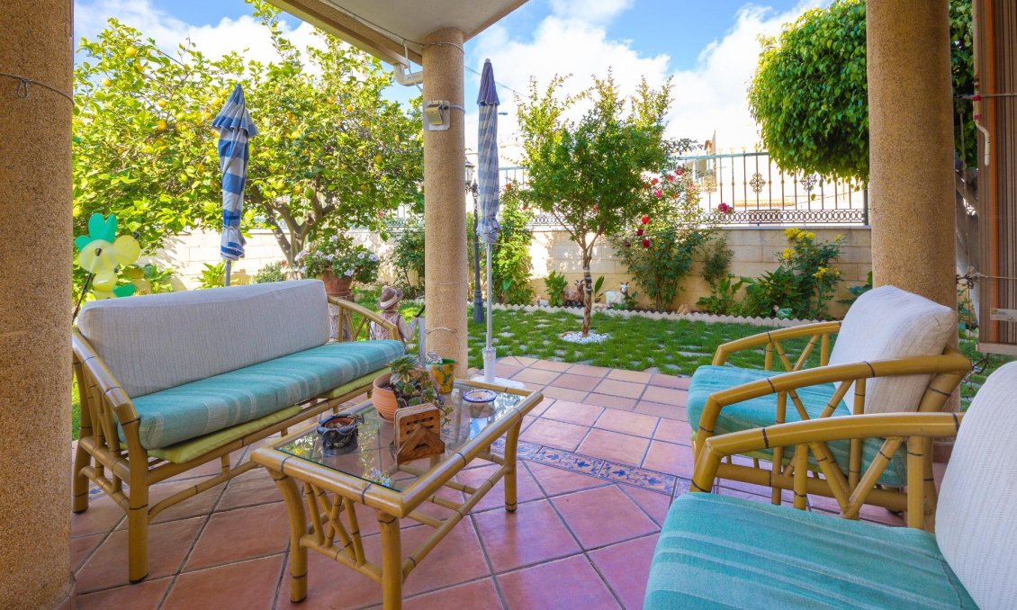 Segunda mano - Villa -
Torrevieja - Aguas Nuevas