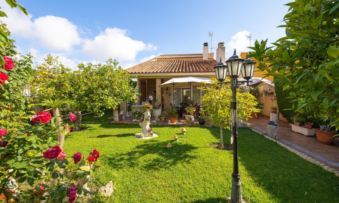 Segunda mano - Villa -
Torrevieja - Aguas Nuevas
