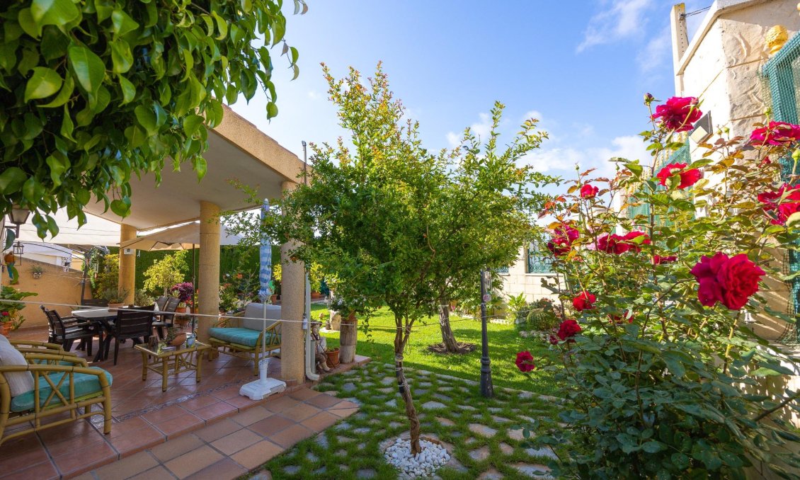 Segunda mano - Villa -
Torrevieja - Aguas Nuevas
