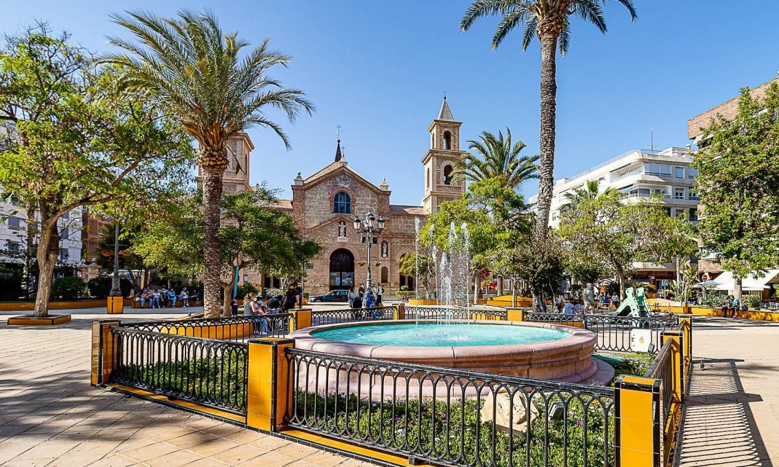 Segunda mano - Villa -
Torrevieja - Aguas Nuevas