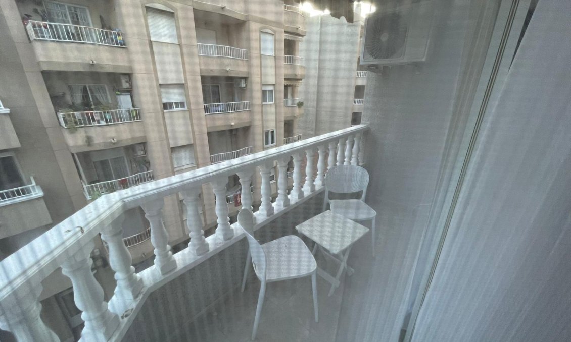 Segunda mano - Apartamento -
Torrevieja - Centro