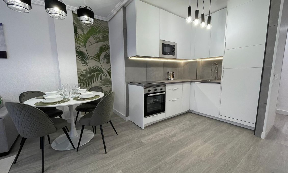 Segunda mano - Apartamento -
Torrevieja - Centro
