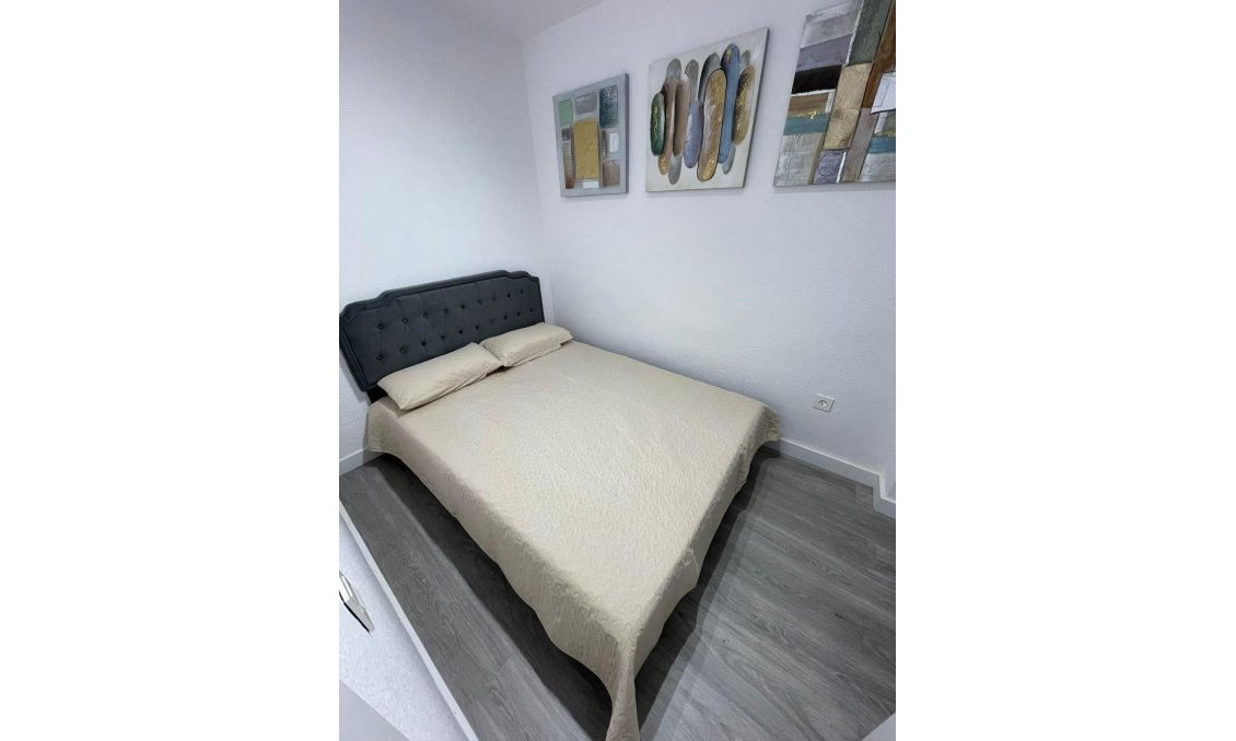 Segunda mano - Apartamento -
Torrevieja - Centro