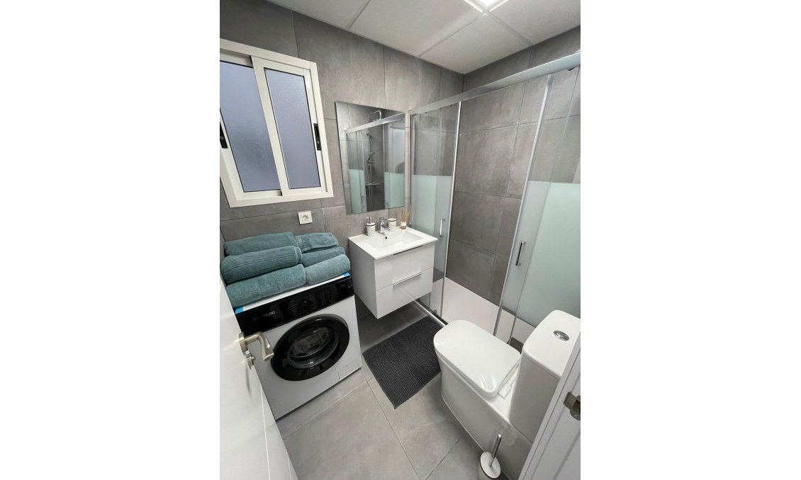 Segunda mano - Apartamento -
Torrevieja - Centro