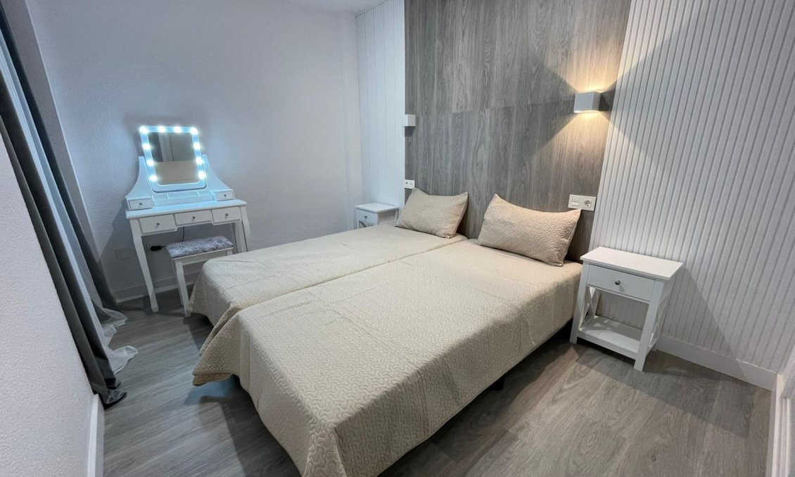 Segunda mano - Apartamento -
Torrevieja - Centro