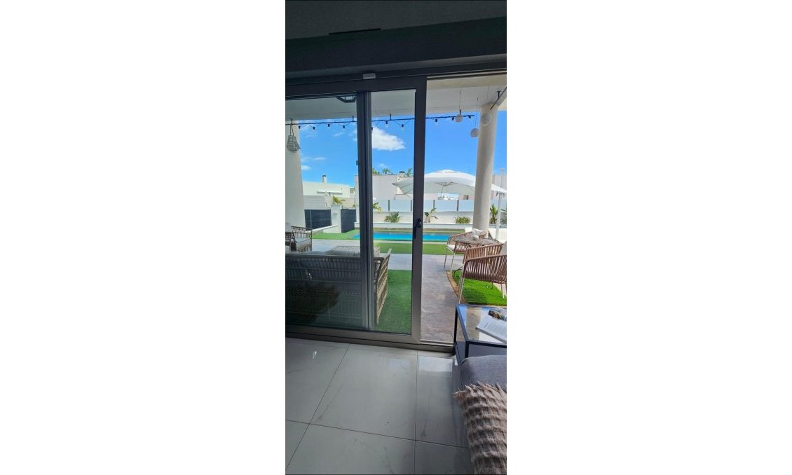Segunda mano - Villa -
Orihuela Costa - Villamartín-las Filipinas