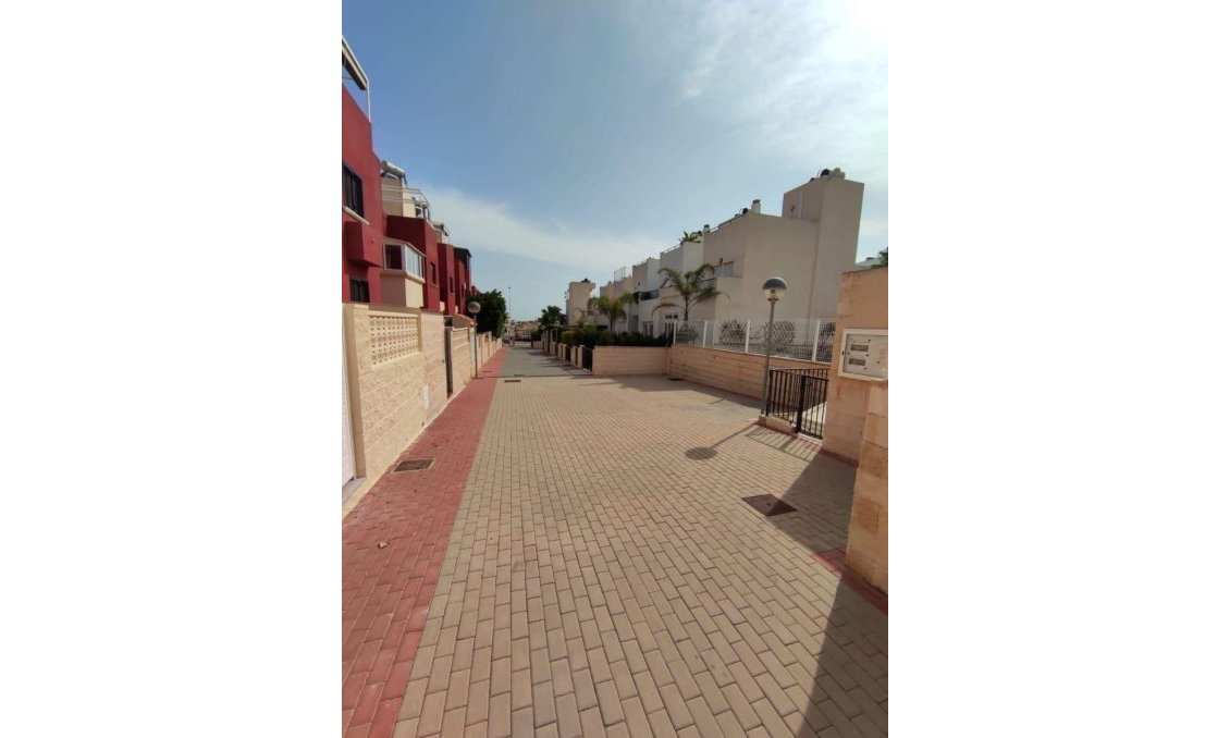 Segunda mano - Town House -
Torrevieja - Aguas Nuevas