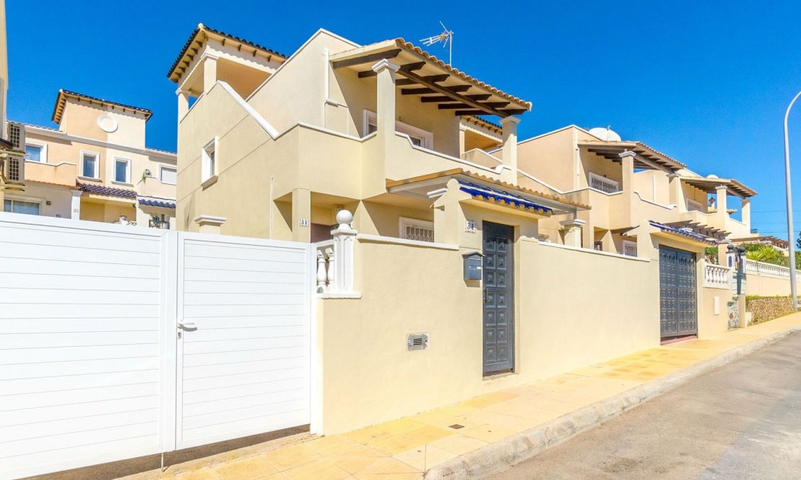 Revente - Villa -
Orihuela Costa - Costa Blanca