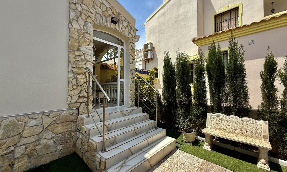 Wiederverkauf - Villa -
Orihuela Costa - Costa Blanca