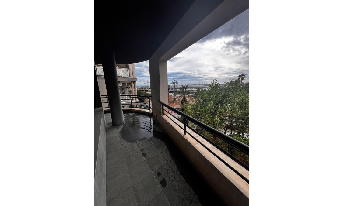 Segunda mano - Apartamento -
Torrevieja - Centro - Muelle Pesquero