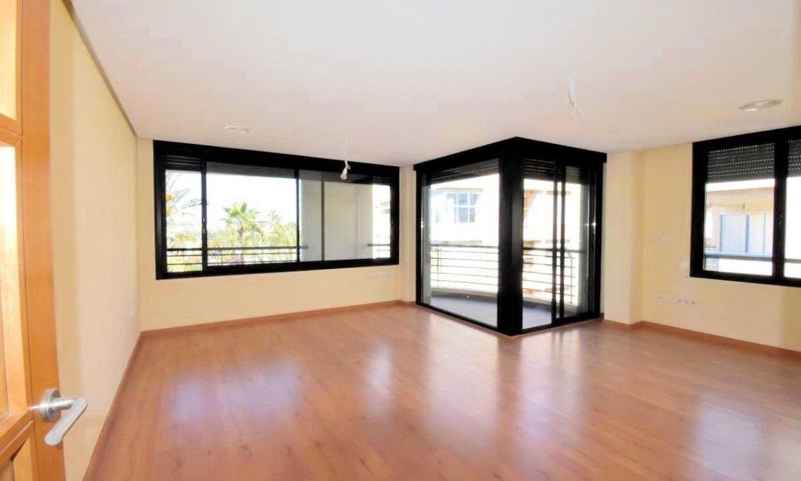 Segunda mano - Apartamento -
Torrevieja - Centro - Muelle Pesquero