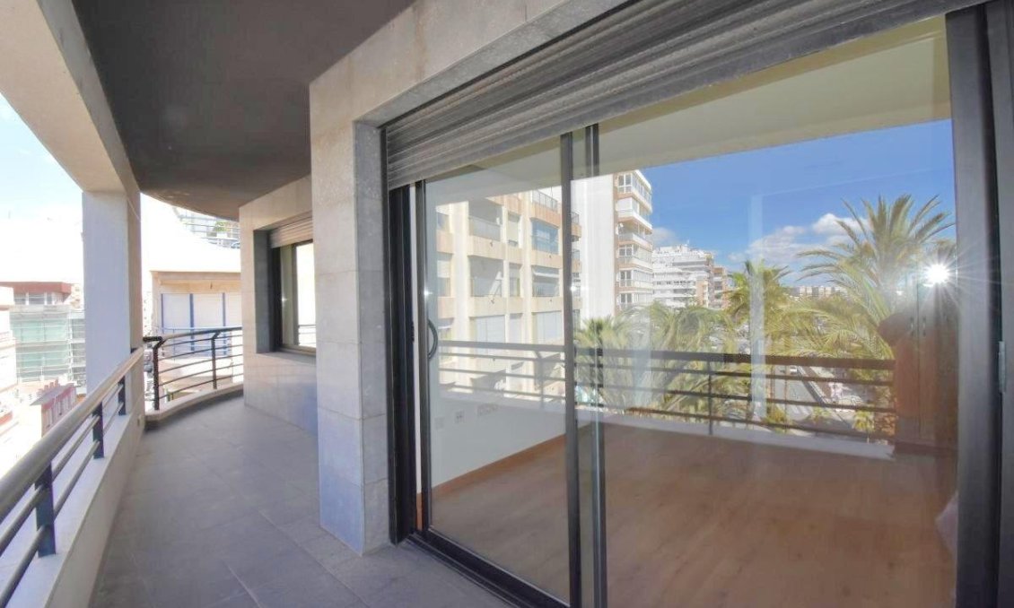 Segunda mano - Apartamento -
Torrevieja - Centro - Muelle Pesquero