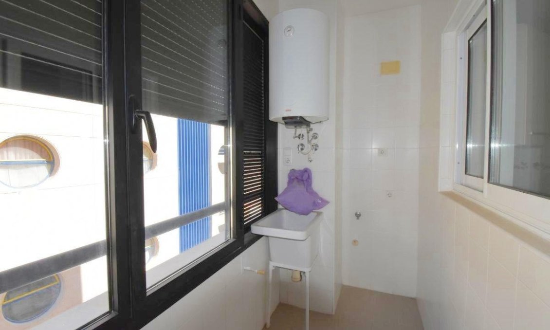 Segunda mano - Apartamento -
Torrevieja - Centro - Muelle Pesquero