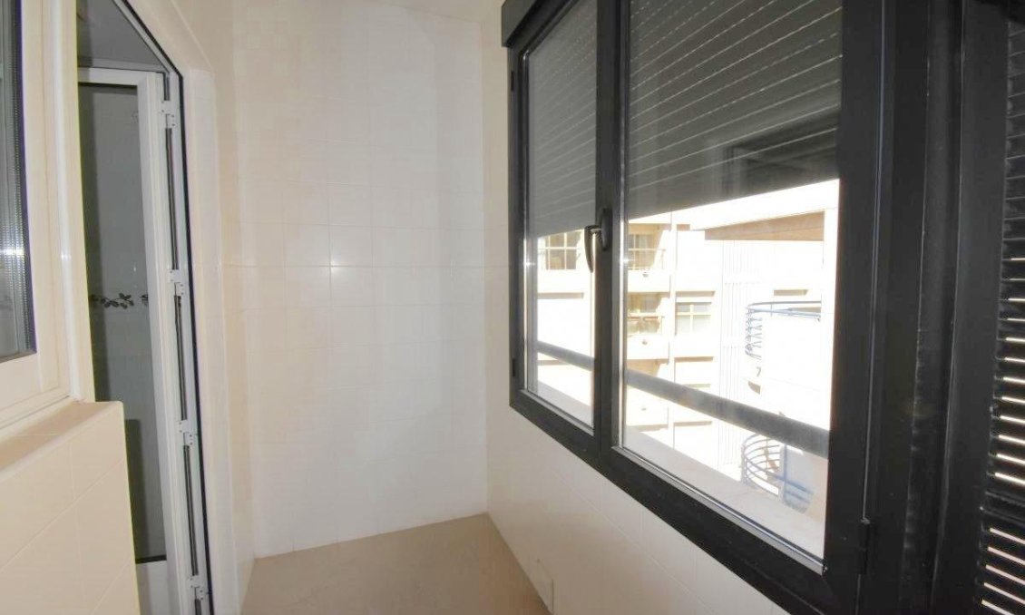 Segunda mano - Apartamento -
Torrevieja - Centro - Muelle Pesquero
